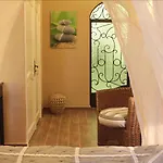 La Demeure De L'arche Bed & Breakfast