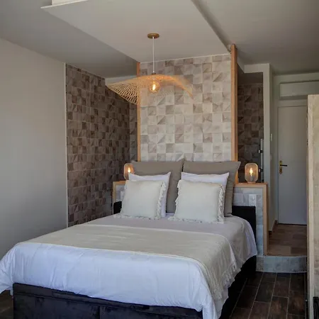 La Demeure De L'arche Bed & Breakfast *