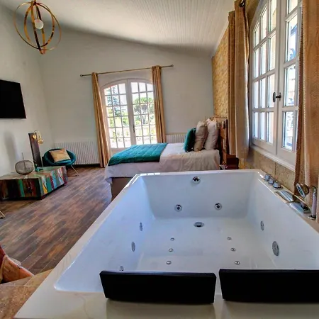La Demeure De L'arche Bed & Breakfast *