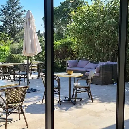 La Demeure De L'arche Bed & Breakfast *