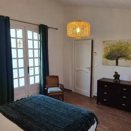 La Demeure De L'arche Bed & Breakfast Saint-Christol-les-Ales