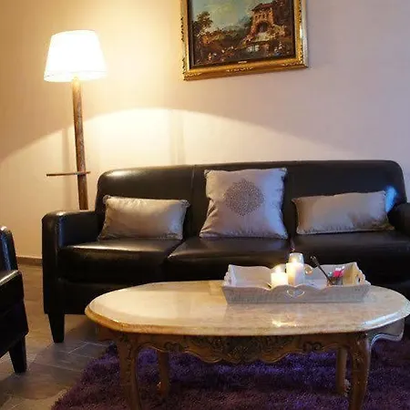 La Demeure De L'arche Bed & Breakfast Saint-Christol-les-Ales