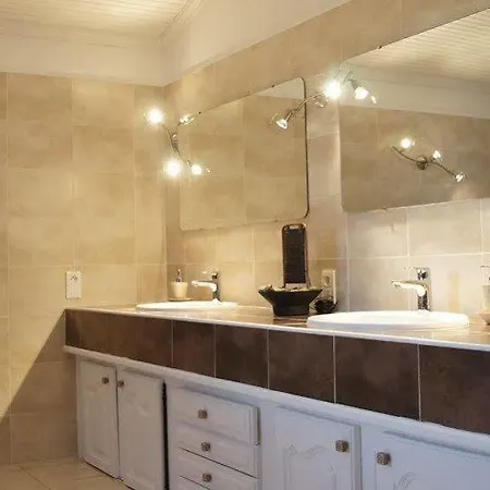 La Demeure De L'arche Bed & Breakfast *
