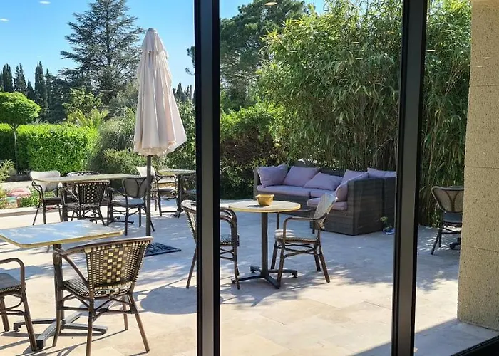 La Demeure De L'arche Bed & Breakfast 4*